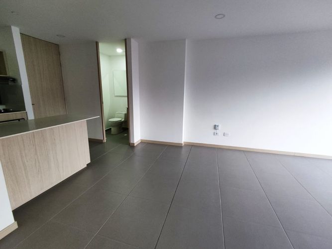 Apartaestudio en Arriendo en Loma del Escobero, Envigado - Miniatura 4