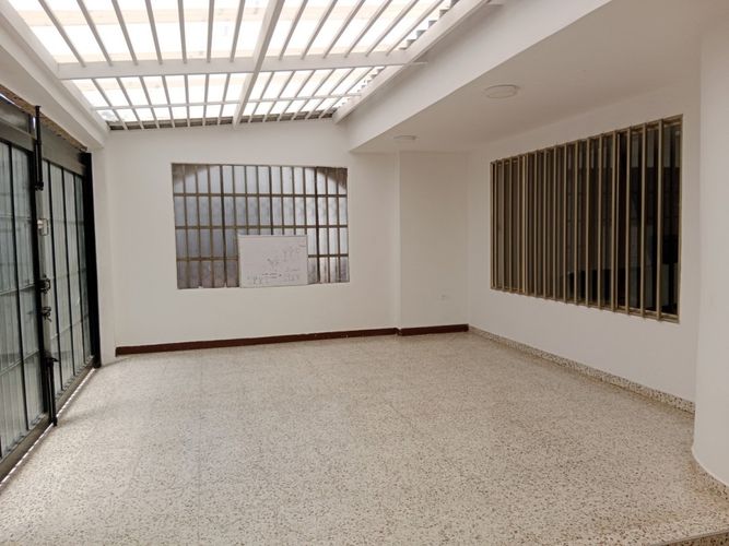 Oficina en arriendo en Belalcazar, Bogotá - Miniatura 2