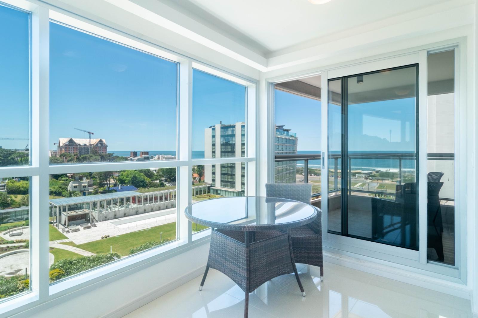 Venta Apartamento 2 Dormitorios y Dependencia Playa Brava, Punta del Este - Ansicht 2