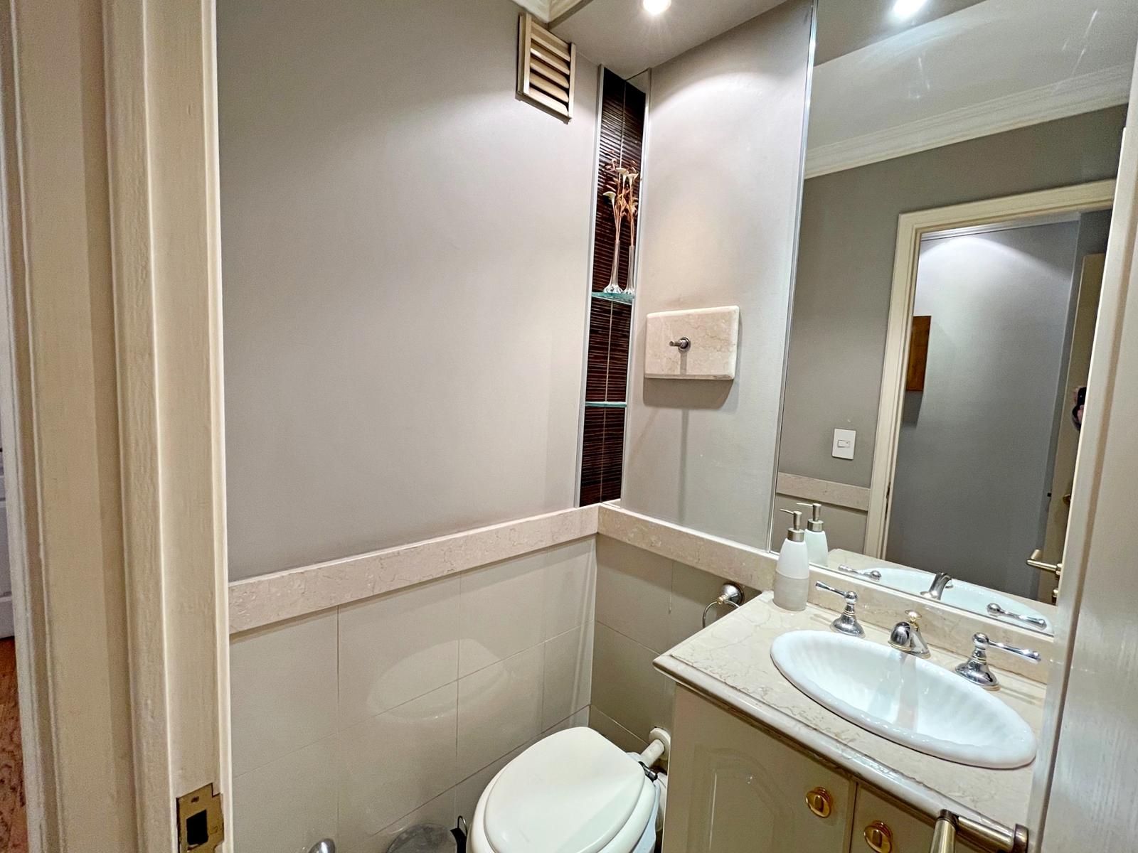 Venta de apartamento 3 dormitorios y servicio en Punta Carretas con renta - Więcej
