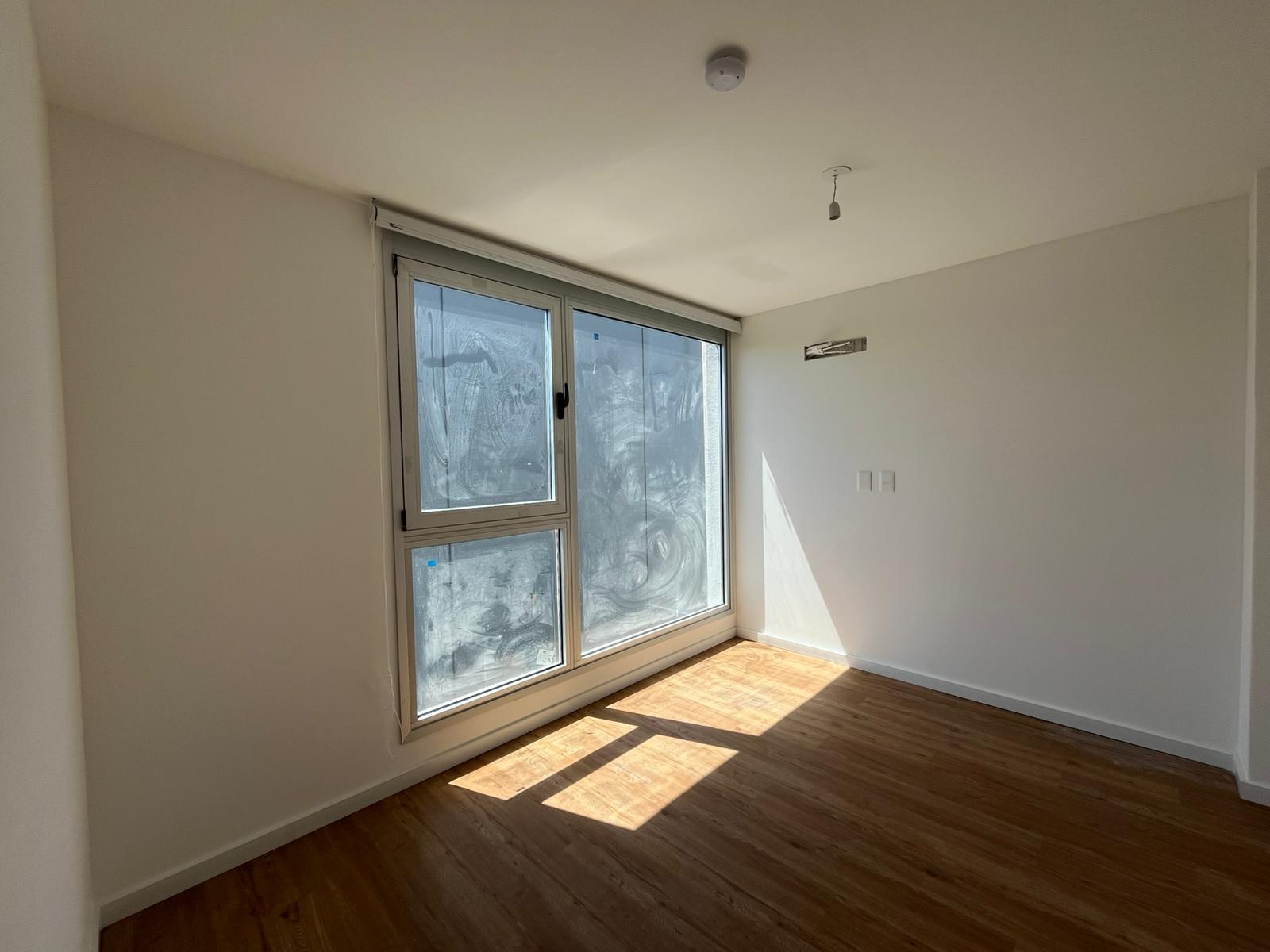 VENTA | APARTAMENTO DE UN DORMITORIO CON PARRILLERO EN PISO 10 - CENTRO - Mehr