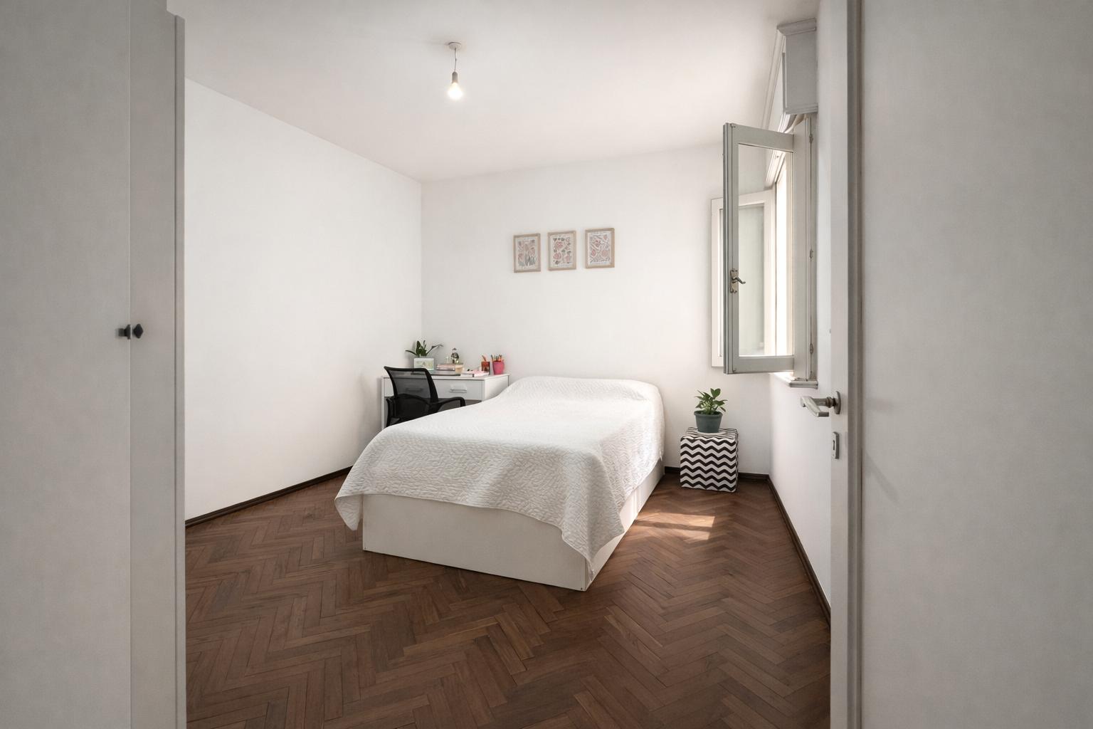 Venta apartamento de dos  dormitorios con patio. Tres Cruces. Alquilado - Widok 3