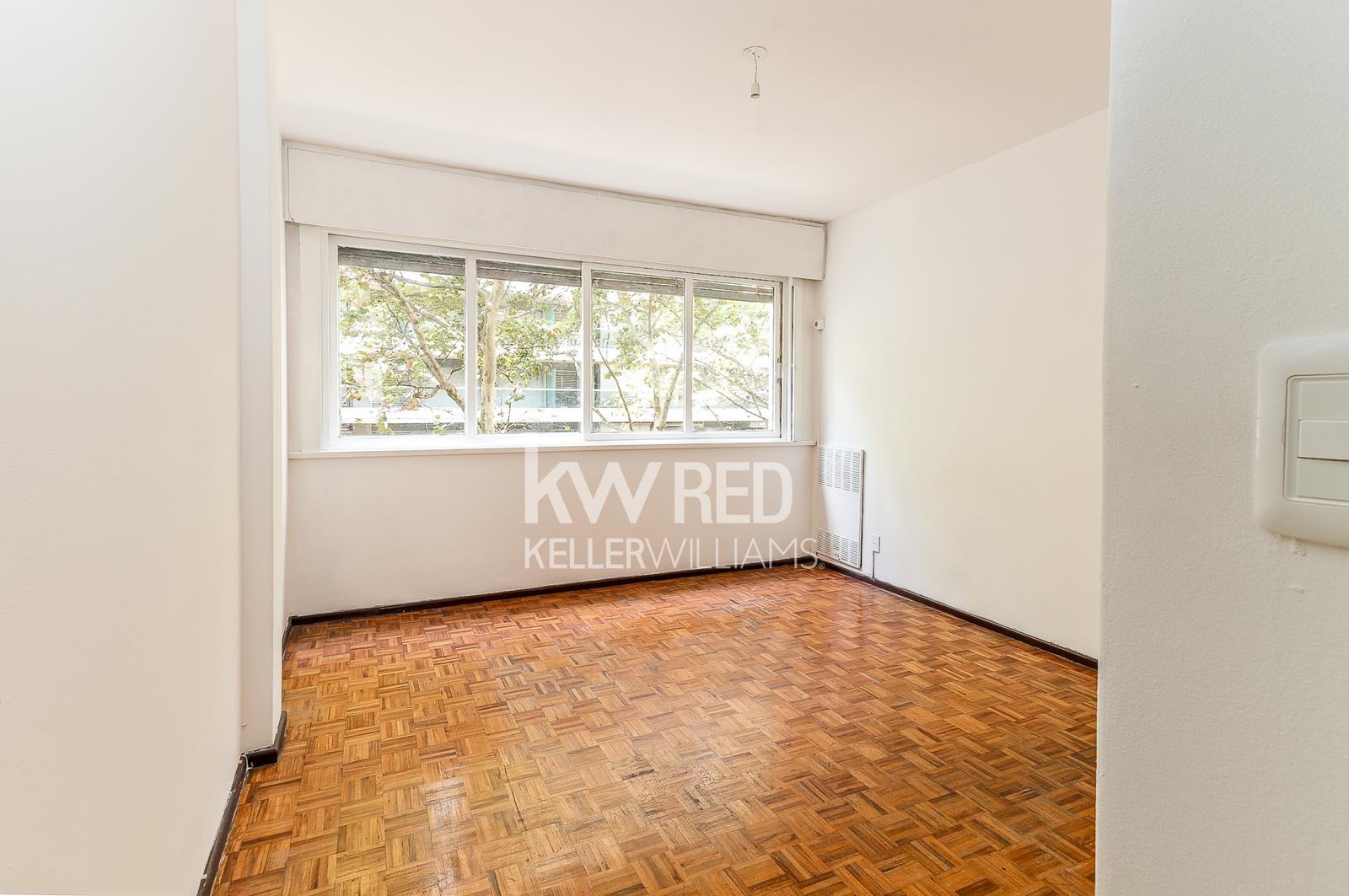 Venta de apartamento de 3 dormitorios en Pocitos, a 2 cuadras de la rambla - Mehr