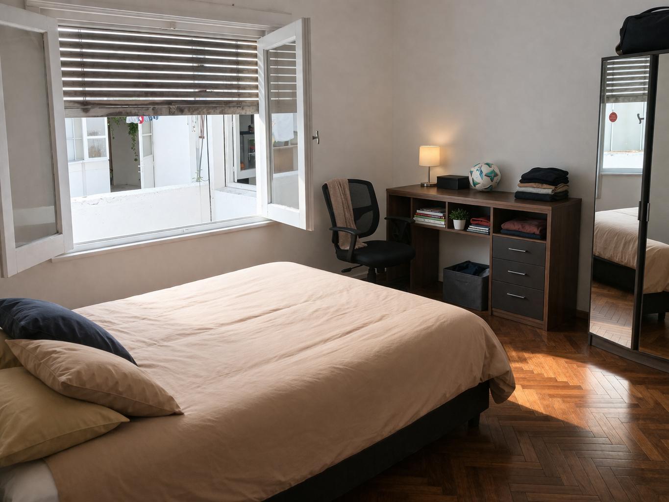 Venta apartamento 3 dormitorios con terraza al frente. Tres Cruces (Alquilado) - Widok 2