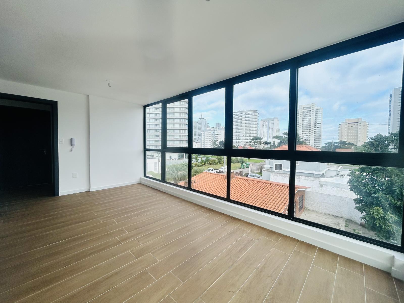 Venta apartamento de 2 dormitorios con gran terraza en Punta del Este - Altro