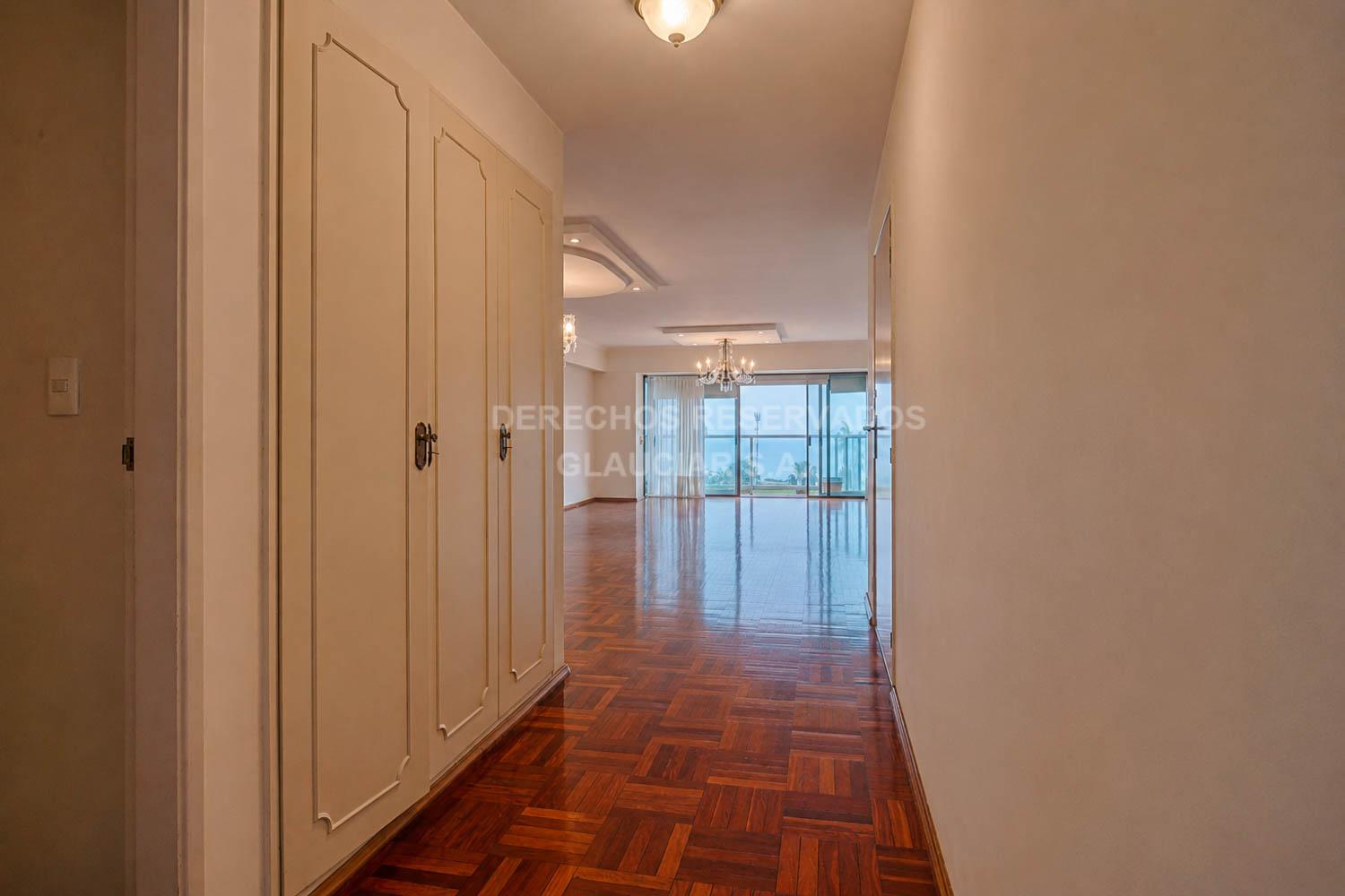 VENTA o ALQUILER Apartamento 3 dormitorios servicio completo Rambla Punta Carretas - Mehr