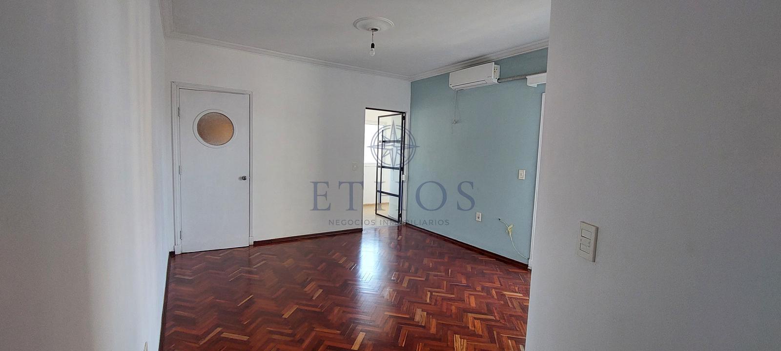 Venta apto. 2 D 2 B a media cuadra de 18 - Vista 2
