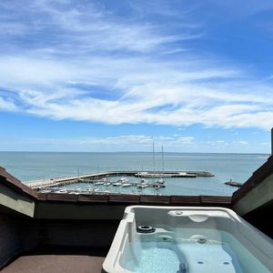 Venta Rambla De Piriapolis Frente Al Puerto  3 Dorm Duplex Gje