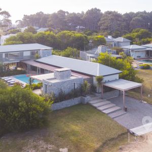 Alquiler Casa 4 Dormitorios Barrio Cerrado Pinar Del Faro, José Ignacio