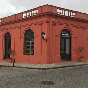 Muy Buen Local Comercial En Barrio Histórico De Colonia