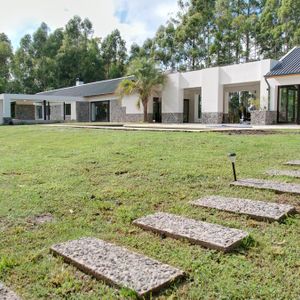 Destacada Casa Sobre La Costa En Balneario El Ensueño