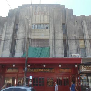 Locales Comerciales En Venta, Centro De Carmelo. Edificio Completo