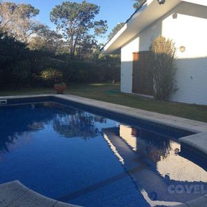Venta Casa De 3 Dormitorios En Playa Mansa A 200 Metros Del Mar !