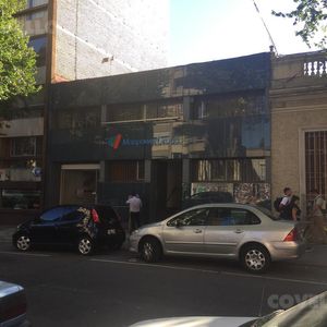 Edificio Comercial Con Excelente Renta, Permite Construcción En Altura De Vivienda Promovida