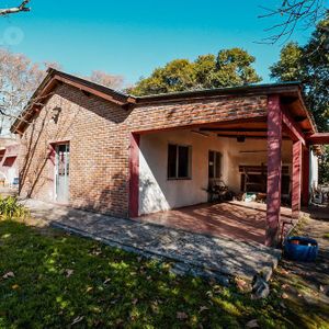 En Venta Gran Complejo Turístico En Zona De Carmelo Casa Y 3 Cabañas En Predio De 1 Ha