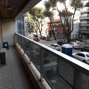 Apartamento,pocitos, 3 Dormitorios, 4 Baños, Terrazas, Patio Con Parrillero, Garaje Doble.
