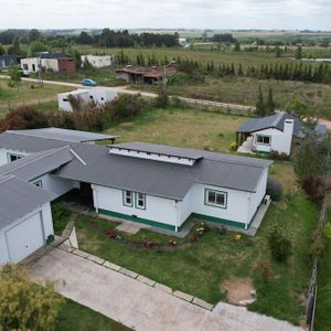 Hermosa Casa De 3 Dormitorios En Zona Residencial De Colonia(altos Del Molino)
