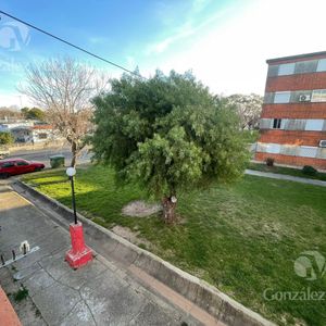 Local En  Carmelo Con Casa