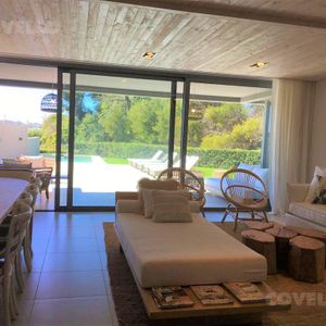Venta ó Alquiler Apartamento De 3 Dormitorios - Playa Brava