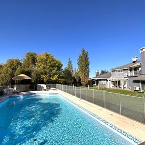 Venta Casa 4 Dormitorios Estar Escritorio  Barbacoa Amplio Terreno En La Tahona