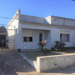 Venta Casa, A Metros De La Rambla