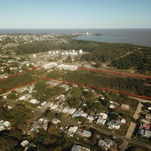Terreno Urbano De Grandes Dimensiones  En Juan Lacaze. Ideal Para Desarrollo!!
