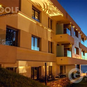 Vendo Apartamento De 3 Dormitorios, 3 Garajes, Parrillero Exclusivo, Punta Gorda