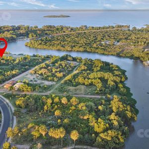 Terreno, Vista Al Rio, Zona Urbana, Cerca De La Playa