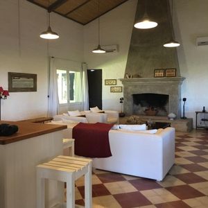 Carmelo: Residencia De Lujo Con Vistas Al Río, Confort Excepcional Y Entorno Natural Exclusivo.