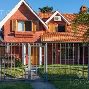 Comoda Casa En La Mansa En Alquiler - Lho1220550