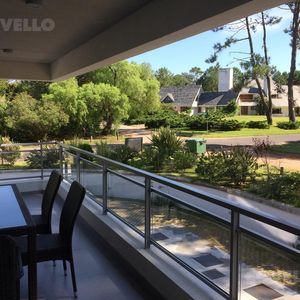 Alquiler, Apartamento En Rincon Del Indio, 2 Dormitorios Y 2 Baños.