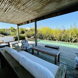 Casa Impecable Con Piscina Y Vista Al Mar En El Chorro.