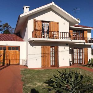 Casa - Punta Del Este. 4 Dormitorios. A Media Cuadra Del Mar