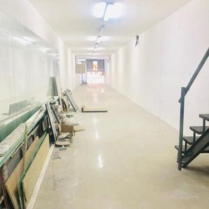 Vendo Local Comercial Sobre 18 De Julio Con Entrepiso, 142m2, Centro, Montevideo
