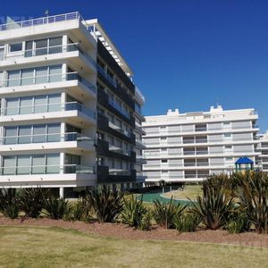 Departamento En Venta De 2 Dormitorios, Playa Brava