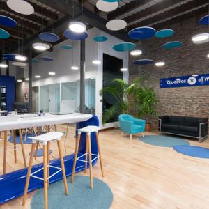 Venta Oficina Ciudad Vieja Reciclada Grande 10 Ambientes