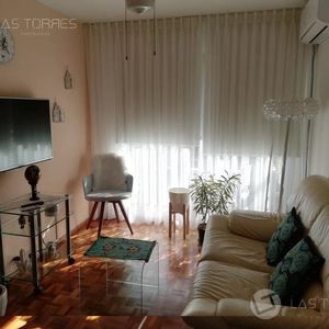 Apartamento Un Dormitorio Con Muebles Y Vista Al Mar En Pocitos 
