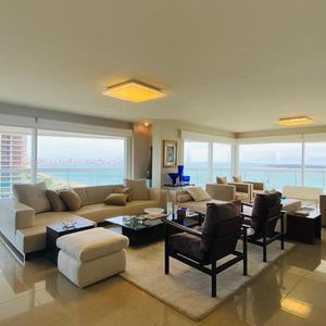 Primer Linea Playa Mansa 3 Dormitorios Y Servicio Mas De 400 Mt2 Con Terrazas - Departamento - Punta Del Este