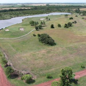 Venta Hermoso Lote Sobre Laguna En Carmelo Golf.