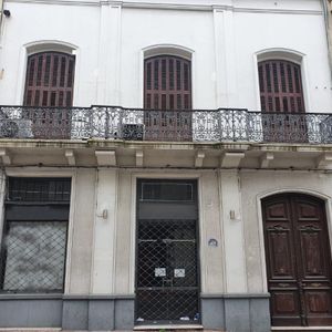 Edificio Entero En Piedras Esq Misiones