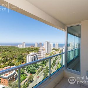 Venta Departamento  Tres Dormitorios Roosevelt Punta Del Este Bajos Gastos Comunes Piso Alto
