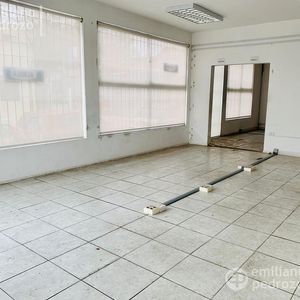 Venta Gran Local En Maldonado Ideal Oficinas
