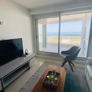 Apartamento 3 Dormitorios   Dependencia, 2 Baños, Vista Al Mar
