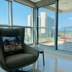 Apartamento 2 Dormitorios, 2 Baños, Vista Al Mar
