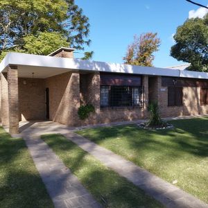 Casa En Venta - 5 Dormitorios - Gran Barbacoa - Atlántida Sur