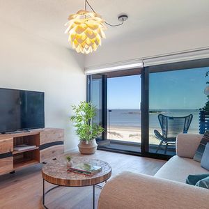 Apto De 2 Dormitorios, 2 Baños, Terraza,  Cocina Definida.
