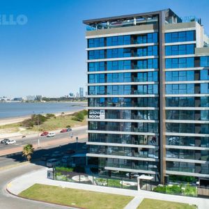 Venta Apartamento De 2 Dormitorios Sobre Rambla En Malvín