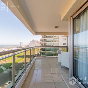 Venta Y Alquiler Apartamento 3 Dormitorios Y Dependencia Playa Brava Punta Del Este