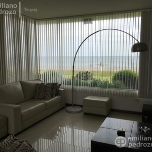 Venta Casa En Primera Línea De Bella Vista, 3 Dormitorios, 4 Baños, Punta Del Este