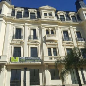 Loft Frente A Plaza Matriz, 105 M2, Reciclado, Super Luminoso !!